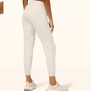 Lululemon Scuba High-Rise Jogger *Fleece 28"Heathered Core Ultra Light Grey Sz 2